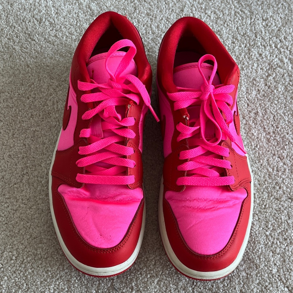 Nike Women's Red and Pink Sneakers